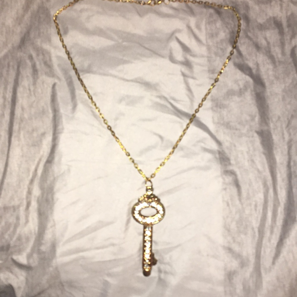 Super cute gold key necklace